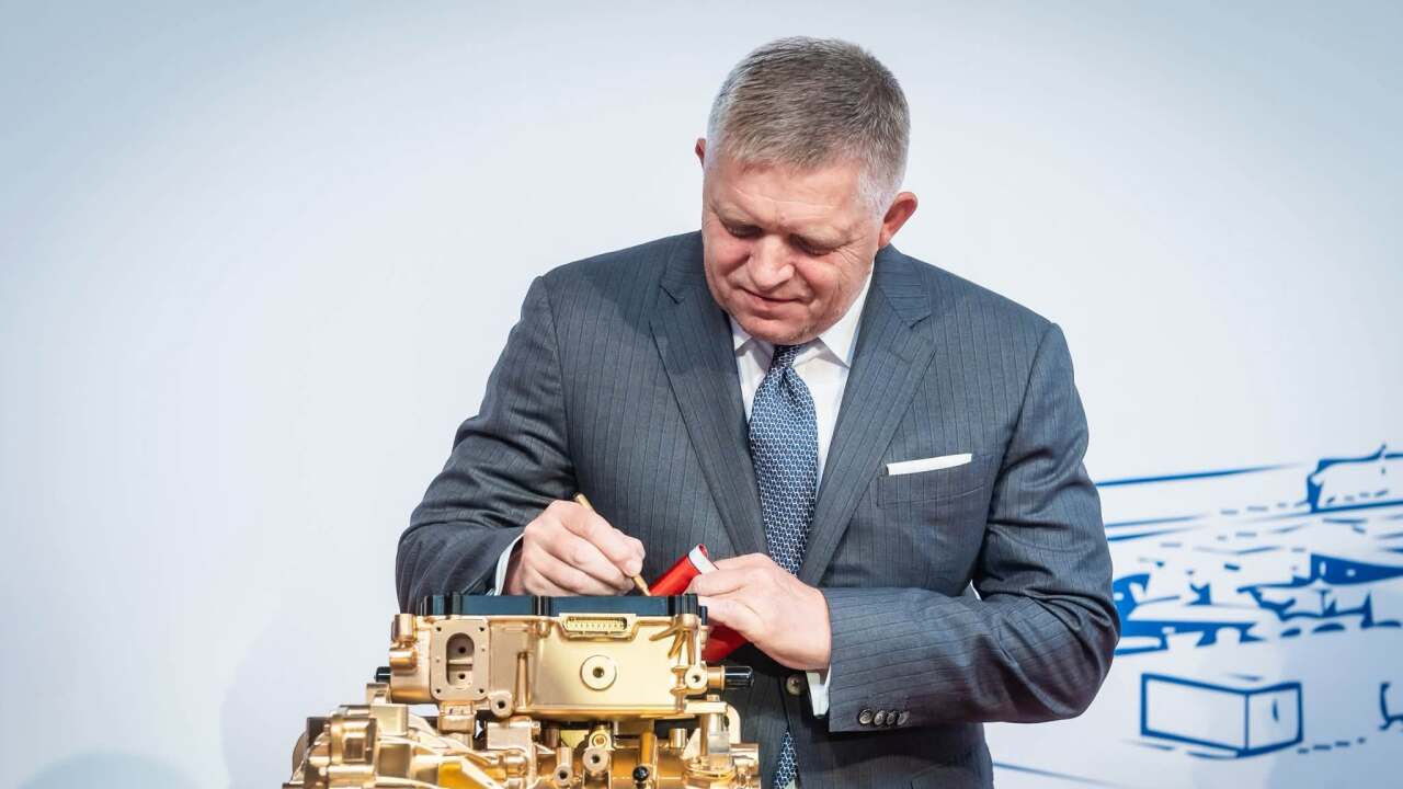 Robert Fico mieri na ta3. V politike ho čakajú otázky o drahých palivách, plyne aj o nervozite v Európe - Televízia