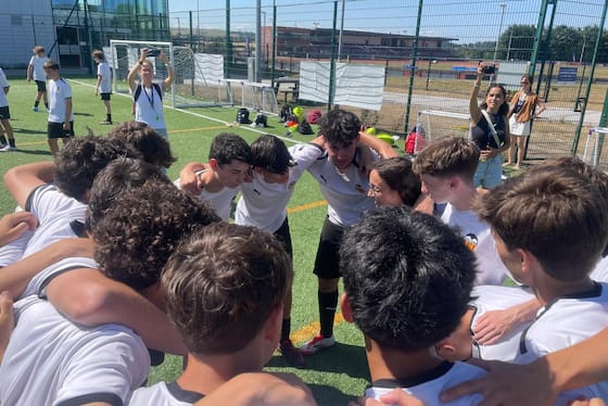 Gambar artikel:Valencia CF strengthen its ties with the VCF Camp in Ireland