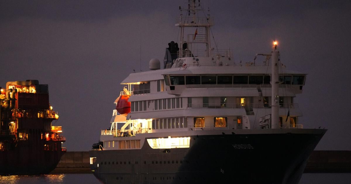 Plane carrying Spanish passengers from hantavirus-stricken cruise ship leaves Tenerife for Madrid | Wire