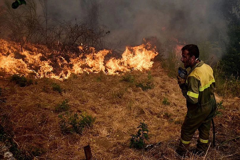 A wildfire burns out of control in a forest near Rebordondo village near Ourense, 18 August, 2025