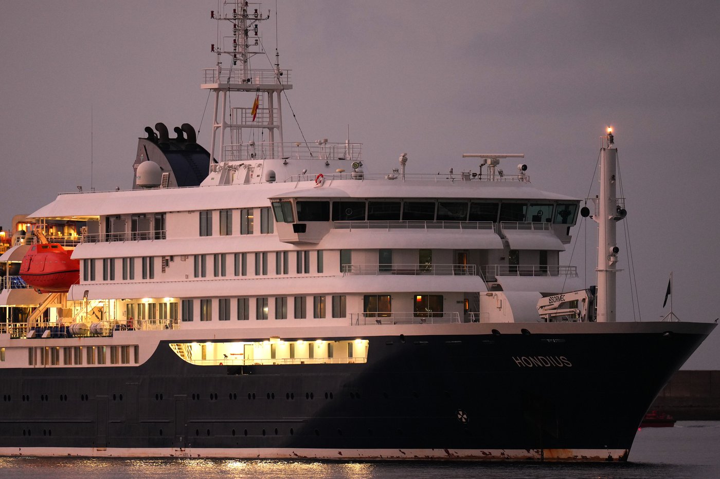 Hantavirus-stricken cruise ship arrives at Tenerife in Spain’s Canary Islands | NanaimoNewsNOW