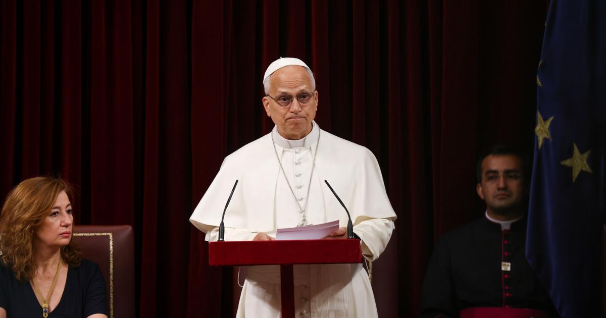 Pope's historic speech to Spain's parliament demands respect for migrants and gets 7-minute ovation | Nation & World