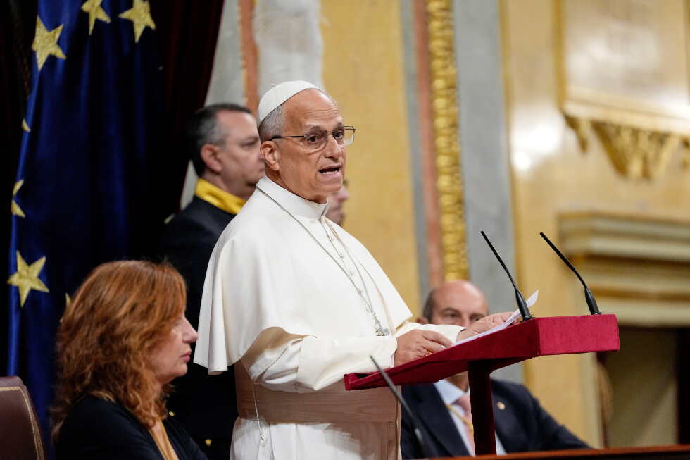 Pope demands respect for migrants in historic speech to Spain's parliament