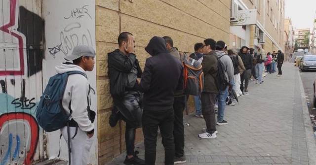 Undocumented migrants in Spain line up for access to legal status