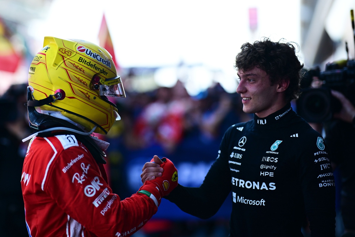 Kimi Antonelli branded "class act" after Lewis Hamilton Barcelona moment