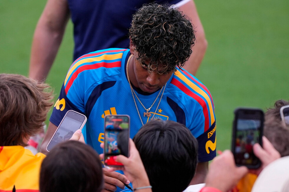 Spain back at full strength ahead of its World Cup opener
