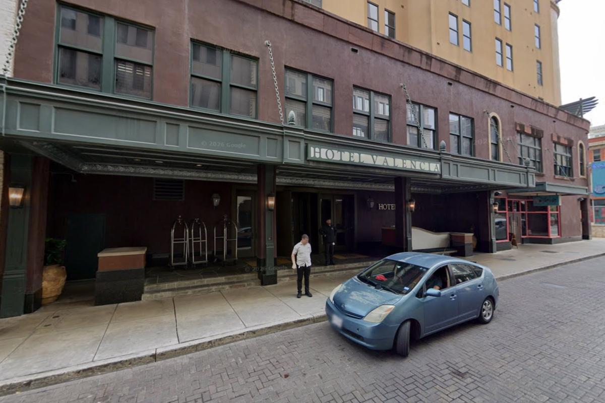 Father-son Knicks fans ‘sucker-punched’ outside San Antonio hotel after NY clinched championship