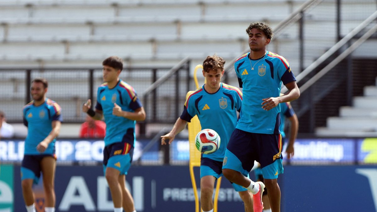 Spain look to avoid another World Cup slip as Saudi Arabia await
