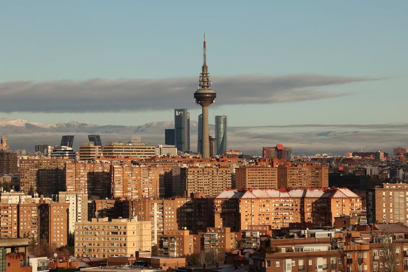 Spain to require minimum four-hour mobile coverage in power outages