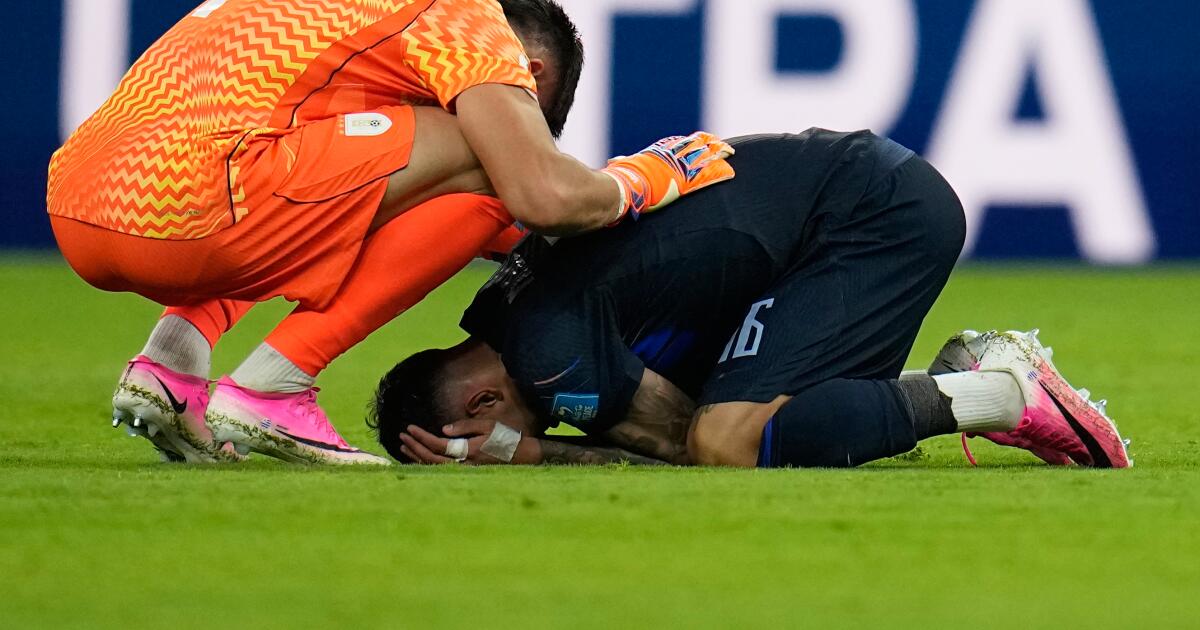 Spain weathers adversity, to play knock-out round at SoFi Stadium