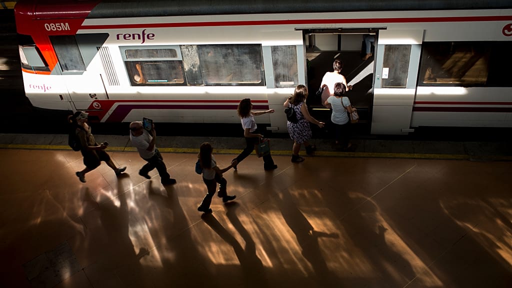 Renfe cancels 320 trains on Monday due to rail strike in Spain: Thousands of passengers hit