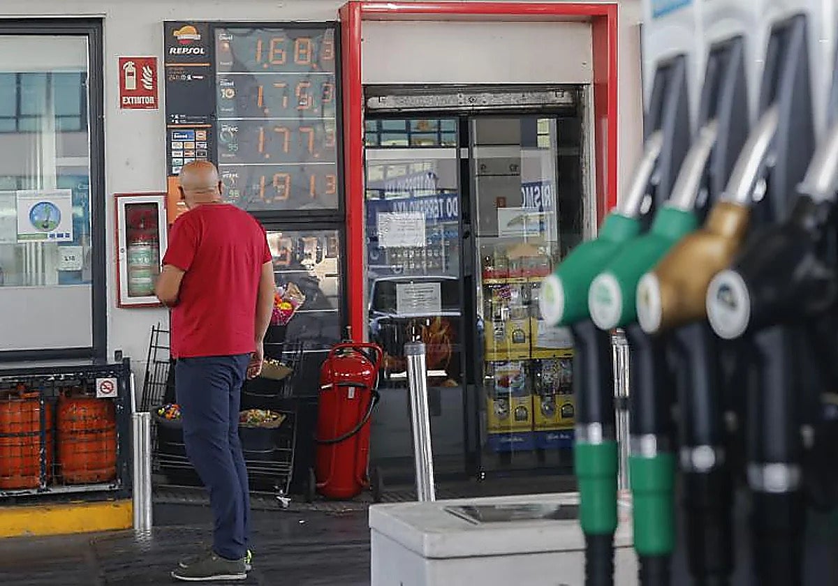 Spain's competition watchdog rules out widespread abuse at petrol stations