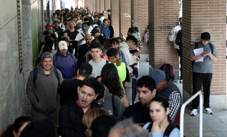 Almost 1.2 mn apply for Spain's migrant regularisation