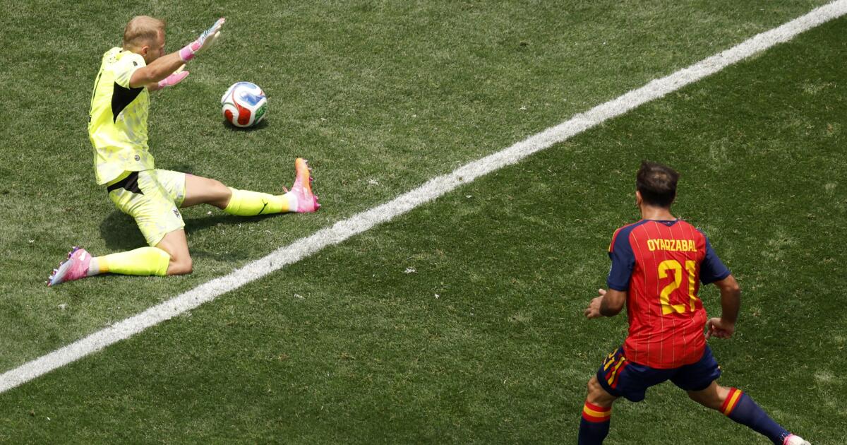 Spain routs Austria, continues to work on World Cup champion form