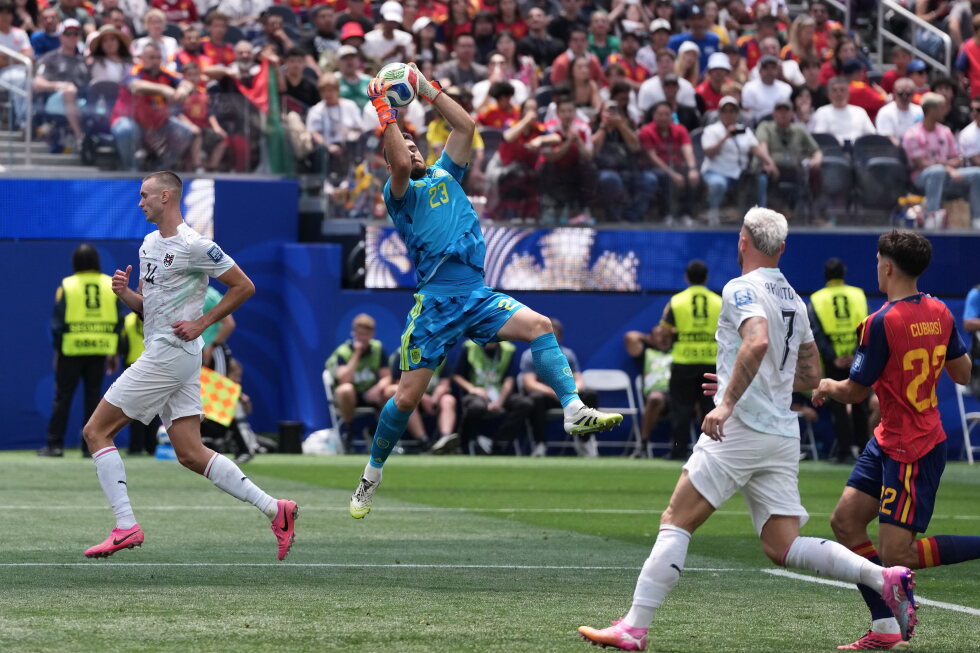 Spain goalkeeper Unai Simón sets World Cup record with 519 straight scoreless minutes in net