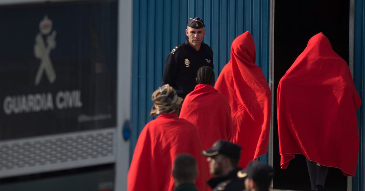 Nearly 1 million unauthorized migrants apply for legal status in Spain – POLITICO