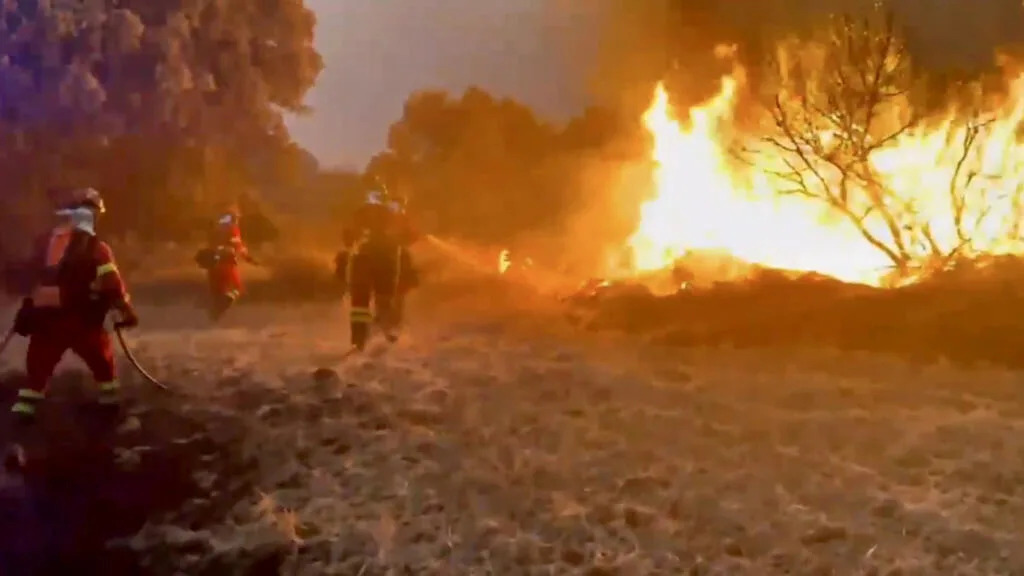 Wildfire scorches 12,000 hectares north of Madrid, say Spanish authorities