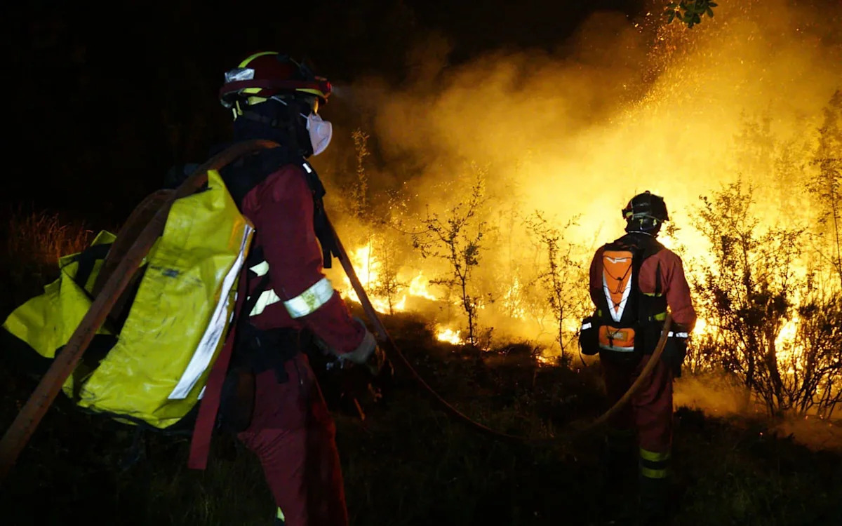 Hundreds evacuated as wildfire rages north of Madrid