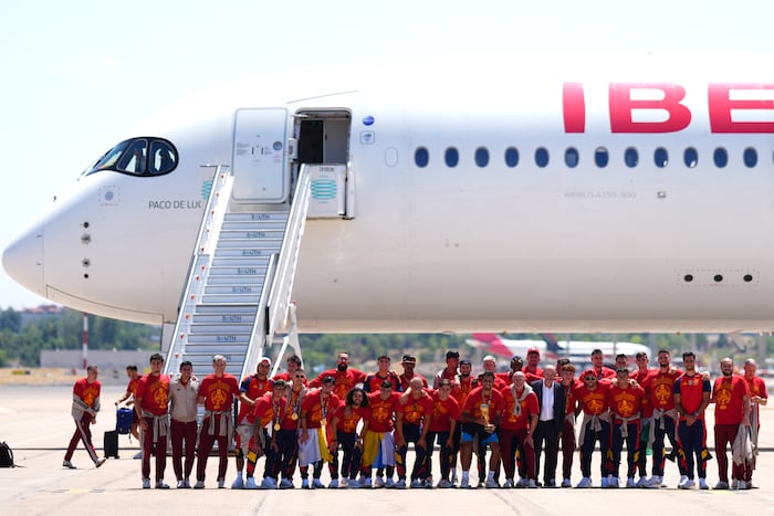 Spain’s World Cup champions return home for royal welcome and parade through Madrid