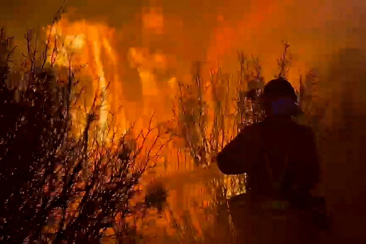 Spain heatwave latest: Wildfires and extreme weather warnings in tourist spots as temperatures could hit 44C