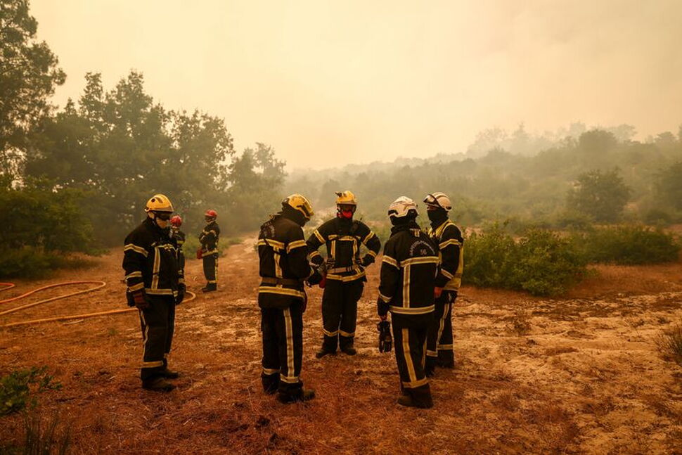 Tens of Thousands Flee Fires in France, Blazes Merge Outside Madrid