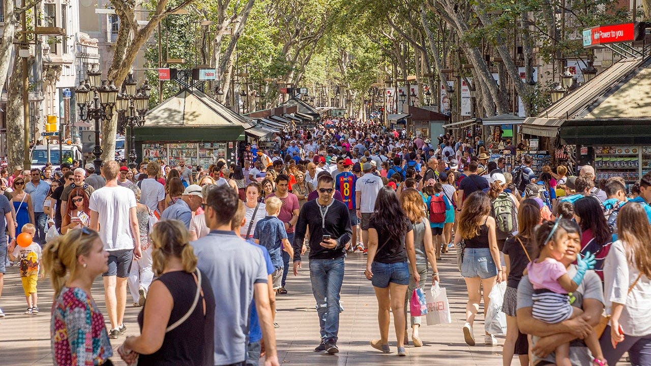 Barcelona offiicials crack down on tourism, say not a single person more