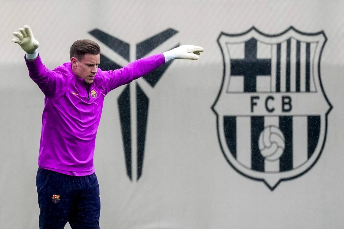 Barcelona goalie Marc-Andre ter Stegen joins Ajax on loan