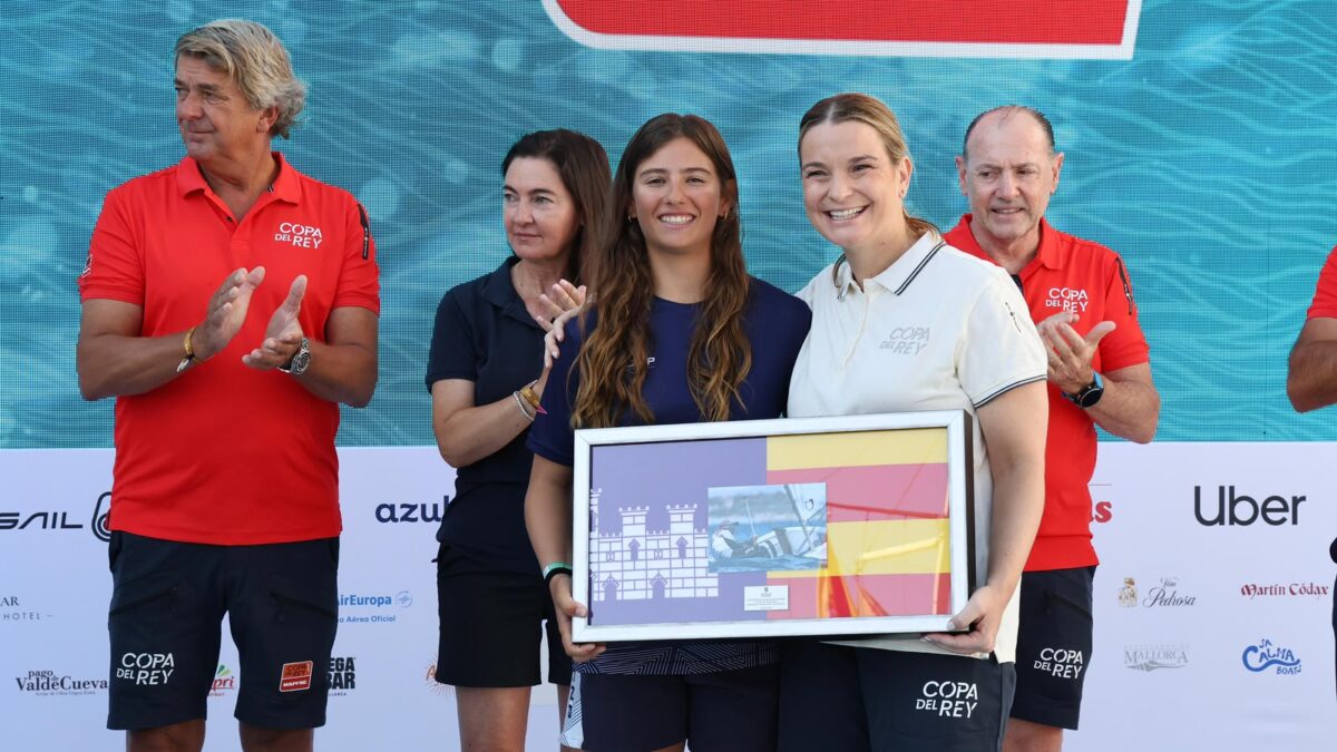 The Balearic Government visits the young sailors at the King's Cup