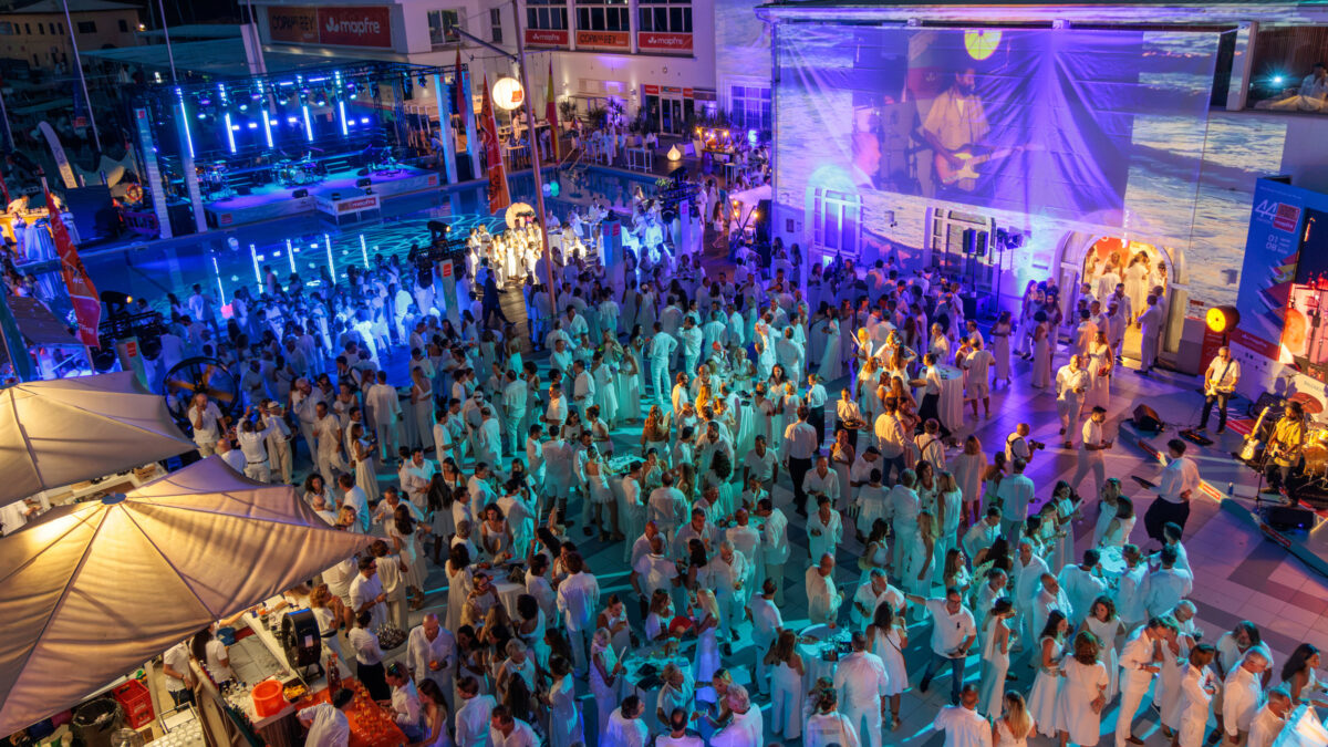 Mapfre Copa del Rey: Felipe VI's Farewell and a Celebration in White Before the Final Stretch