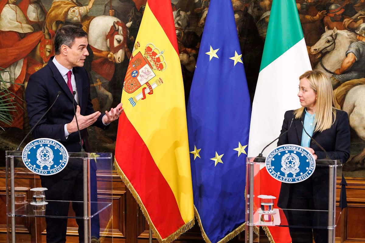 Spain launches border checks on travellers from Italy amid Ceuta spat