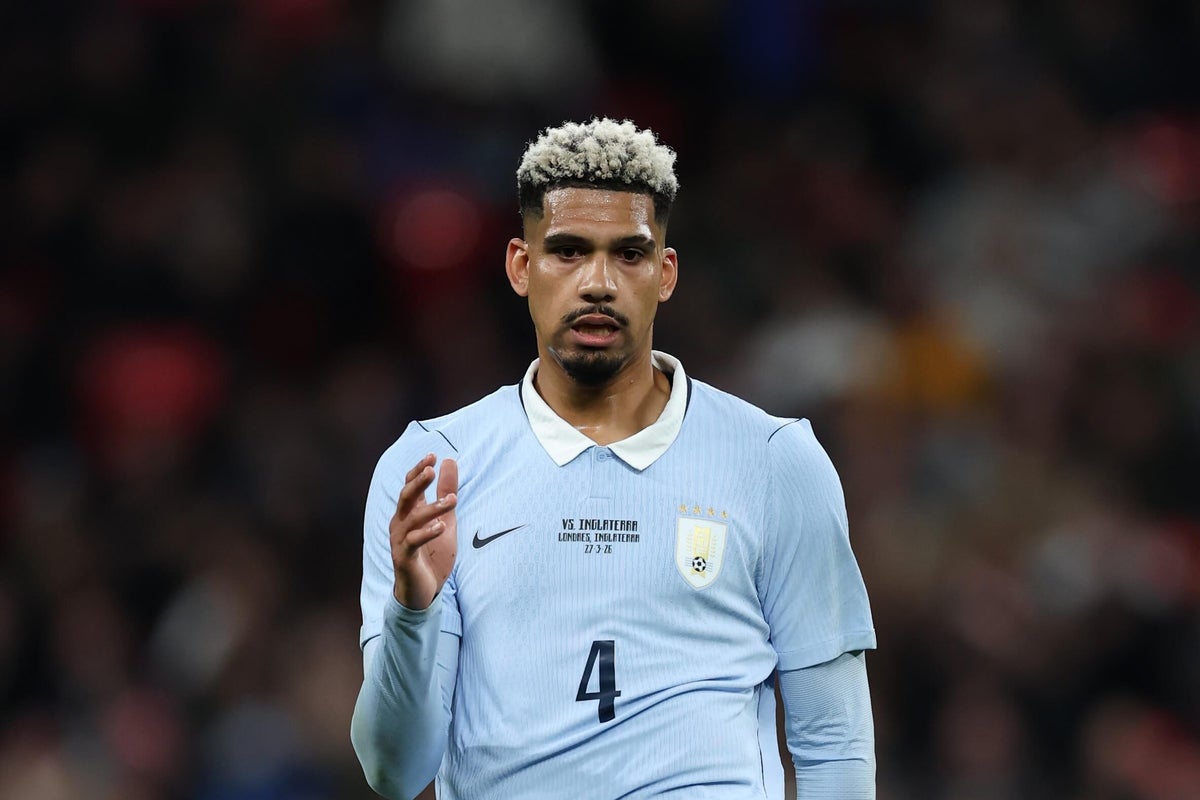 Liverpool complete loan signing of Ronald Araujo from Barcelona