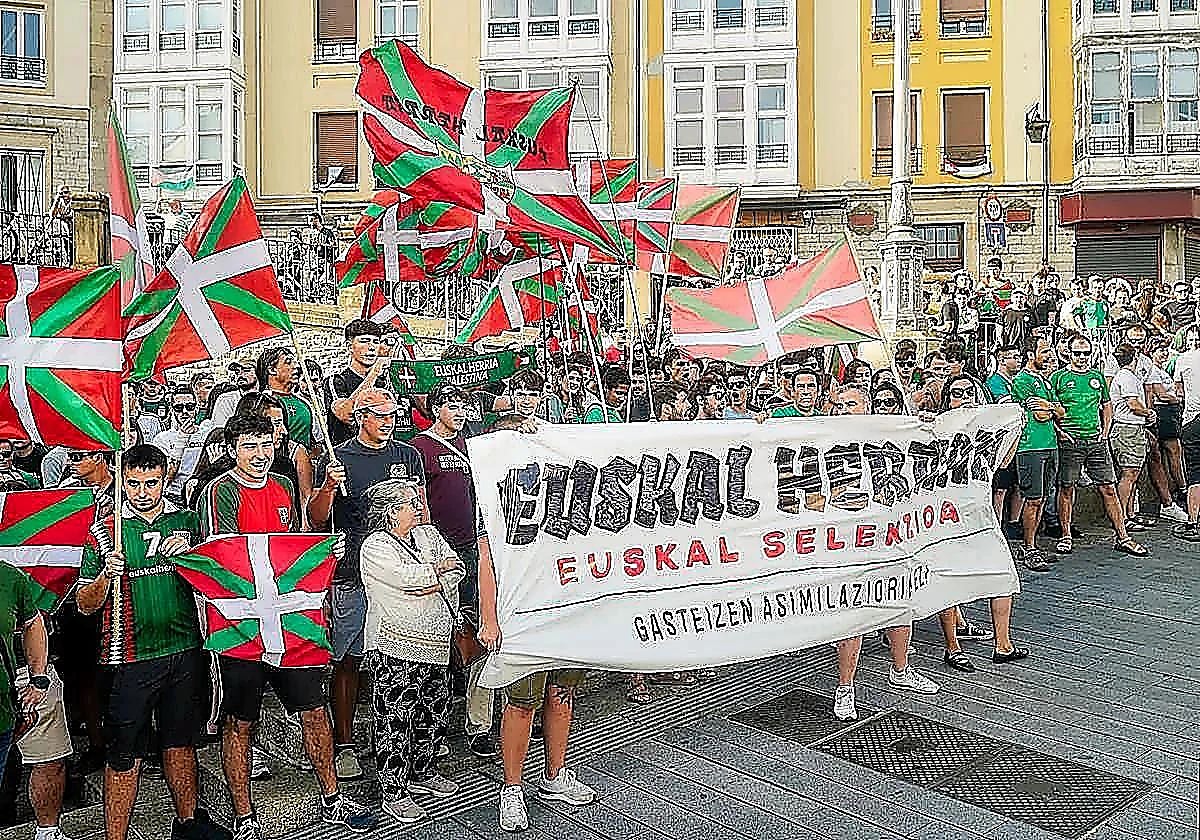 Six arrested in Vitoria-Gasteiz over alleged attack on man wearing Spain football shirt