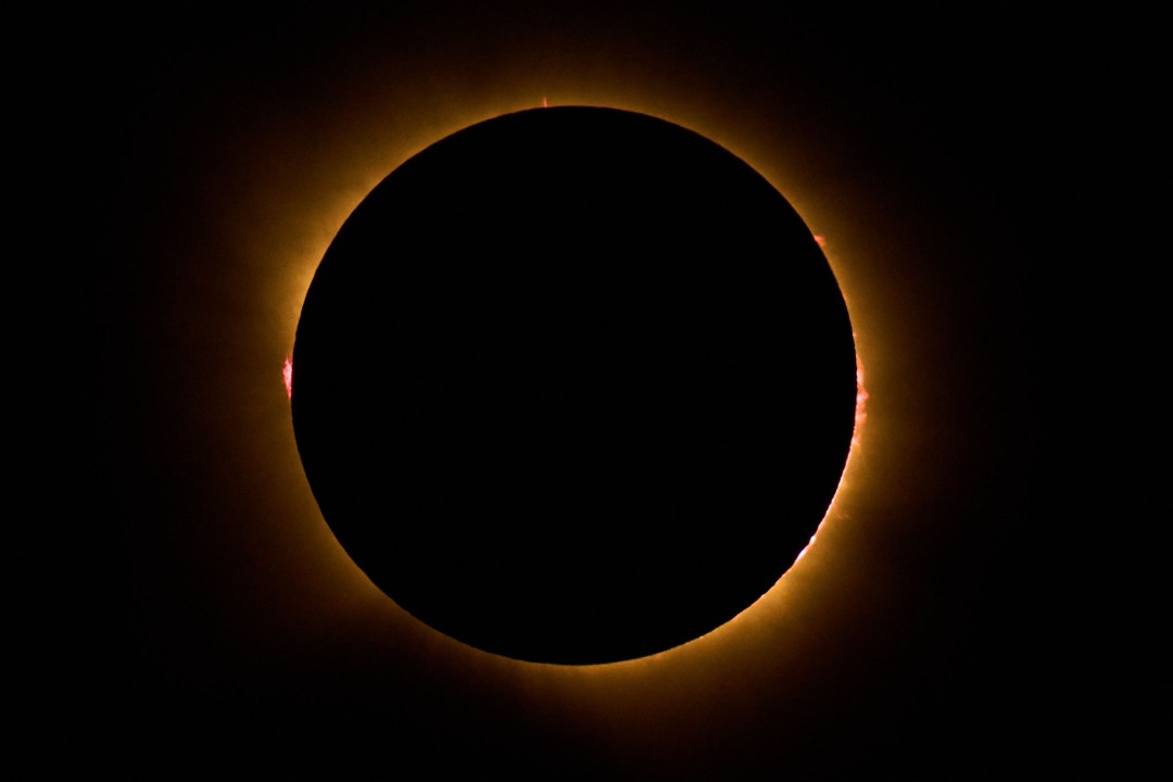 Total Eclipse Wows Millions of Spain