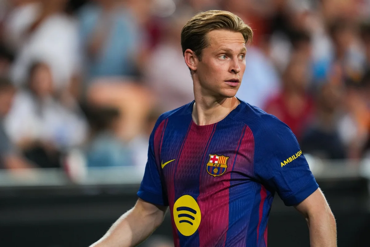 De Jong Hits Back at ‘False’ Reports Over Barcelona Fitness and Attitude