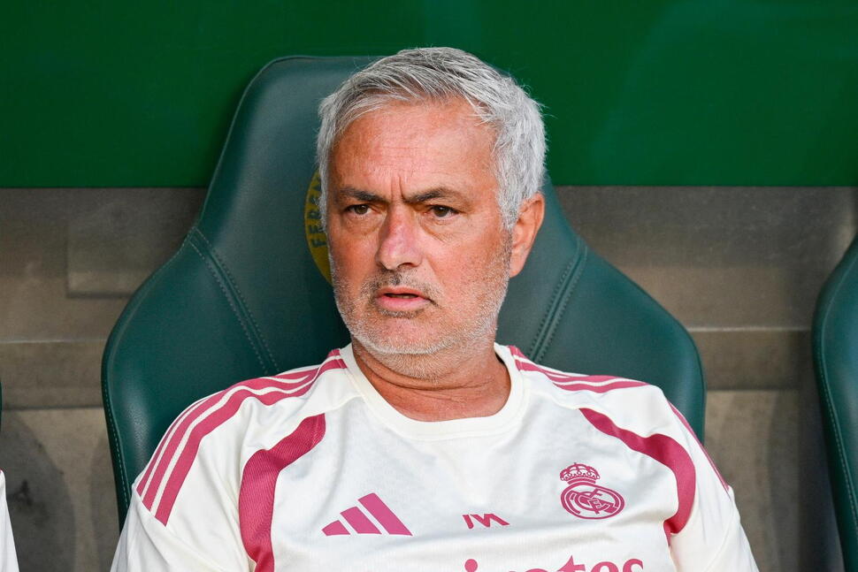 Real Madrid Officially Presents José Mourinho in a Closed-Door Ceremony
