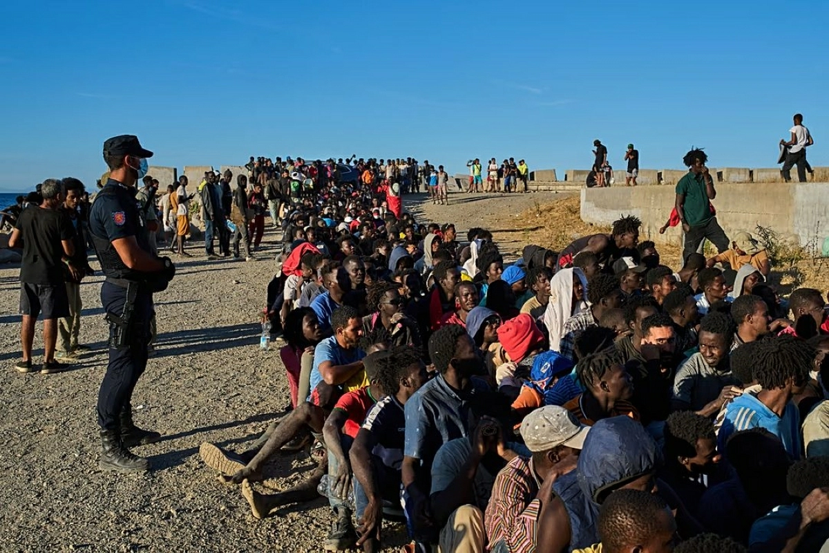 Spain ignores EU, plans urgent transfer of 500 migrant girls from Ceuta to mainland