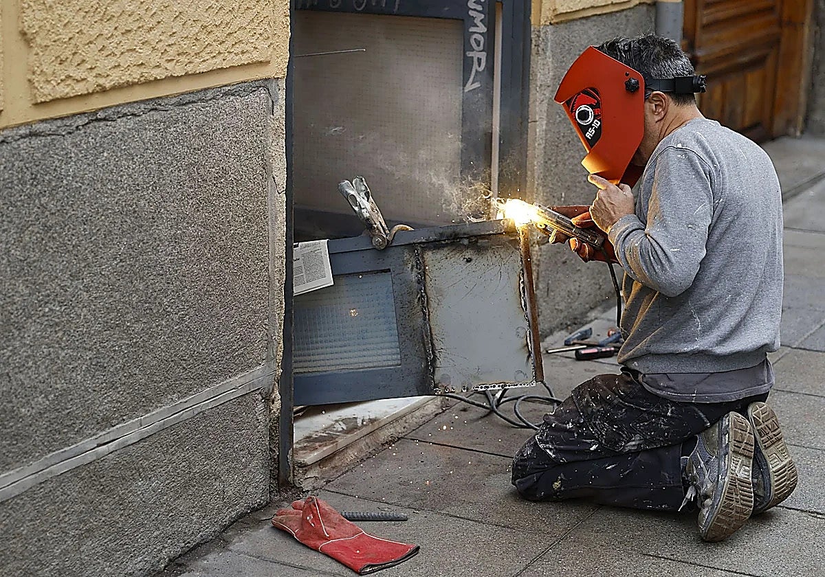 Technical jobs defy summer seasonality with higher salaries and greater stability than tourism