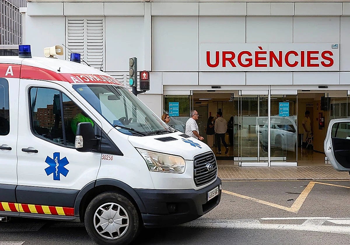 Valencia elderly man spends three days fighting for his life after falling on the floor of his home
