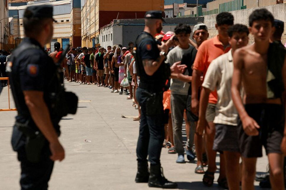 First Migrants Buried in Spain's Ceuta After Deadly Border Rush