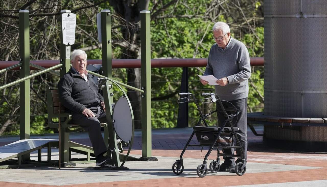 How do the 2027 changes affect early retirement and pensions in Spain?