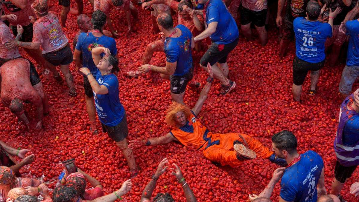 Painting the town red: Thousands participate in giant food fight