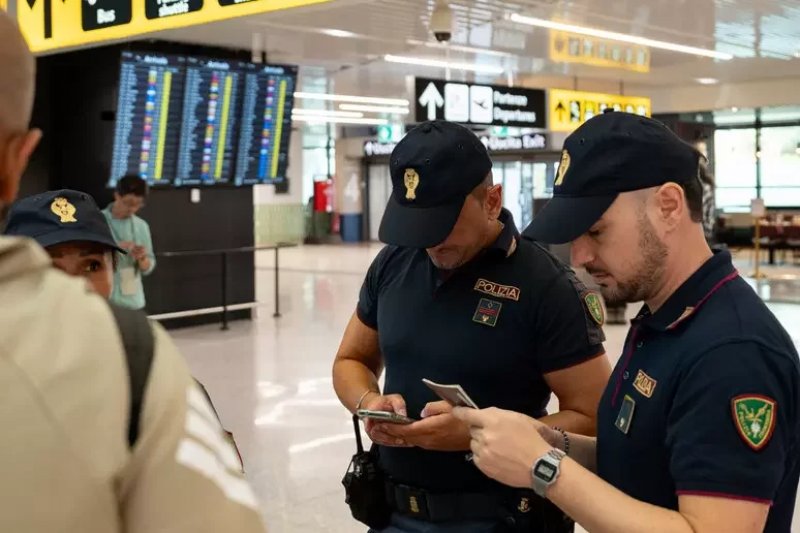 Italy extends border checks on Spain for another 15 days