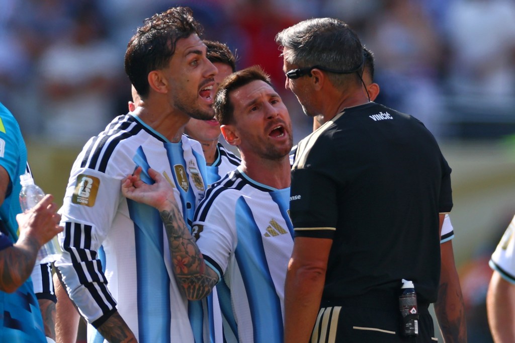 Lionel Messi speaks to a referee during an Argentina World Cup game.