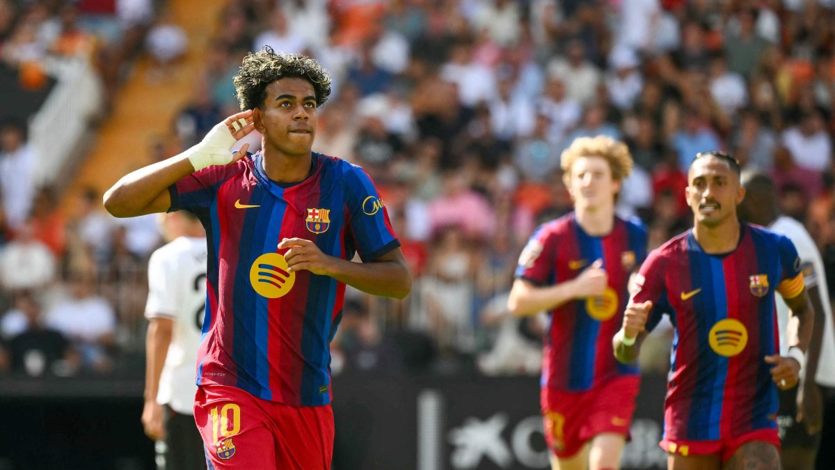 Yamal leads Barcelona to dominant 5-0 victory at Valencia