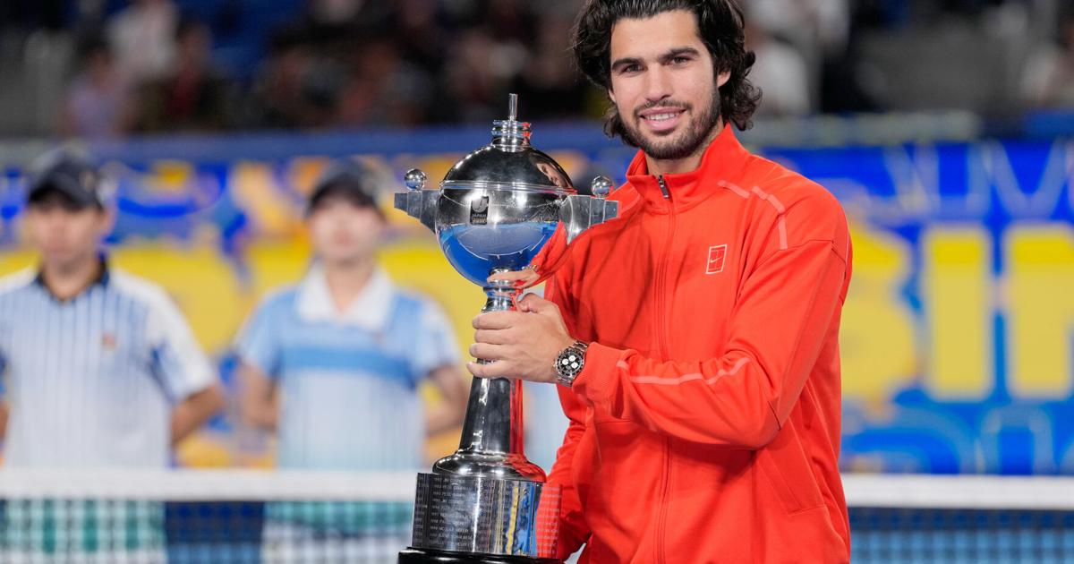 Medvedev advances at Shanghai in 1st match since China Open disqualification. Alcaraz wins opener | National