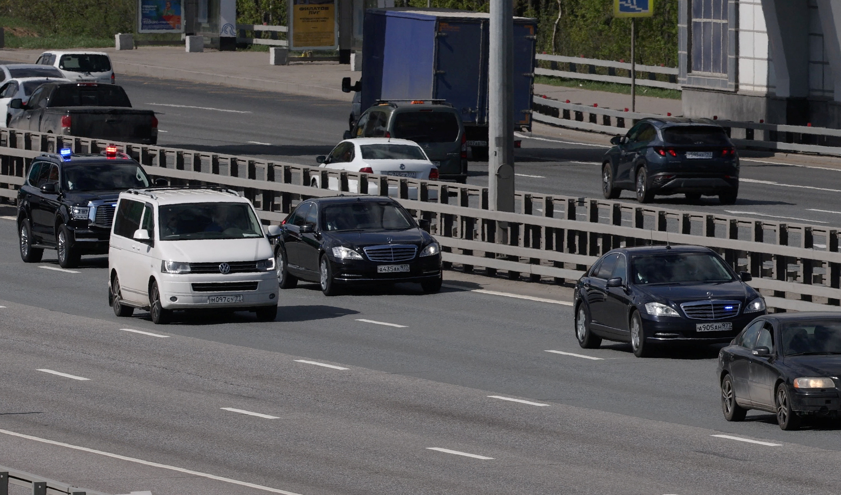 Steve Witkoff’s motorcade travels into central Moscow on Friday
