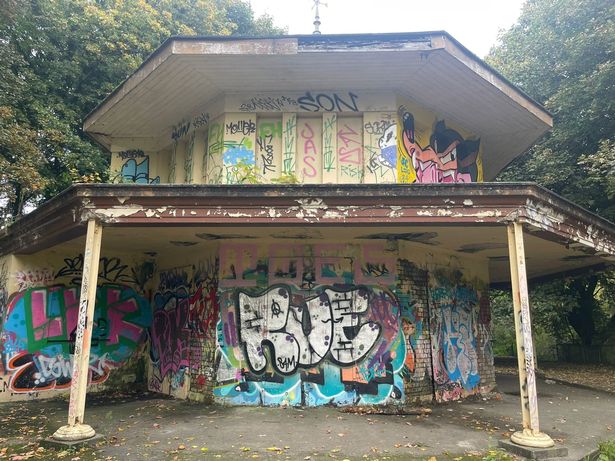 The abandoned Otterspool café 