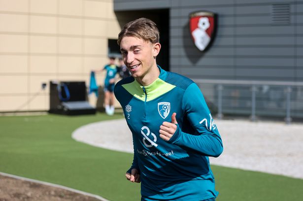 Bournemouth centre-back Dean Huijsen gives a thumbs up 