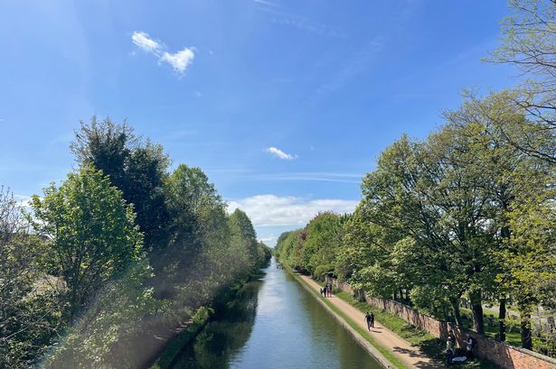 Looking out over the Bridgewater Canal from Marsland Road, Brooklands 