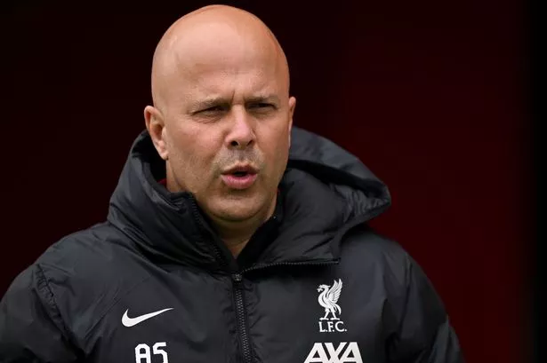Arne Slot head coach of Liverpool during the Premier League match between Leicester City FC and Liverpool FC at The King Power Stadium